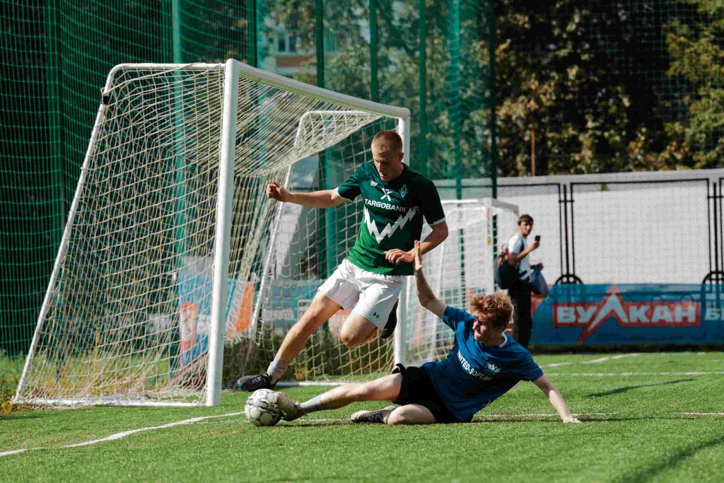Hur AI Revolutionerar Fotbollen: Från Träning till Domslut och Fanupplevelser